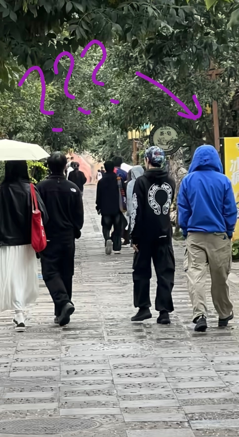 一看祖一带的小行李箱我就顿感不妙，果然不妙的雷霆体育生穿搭 ​