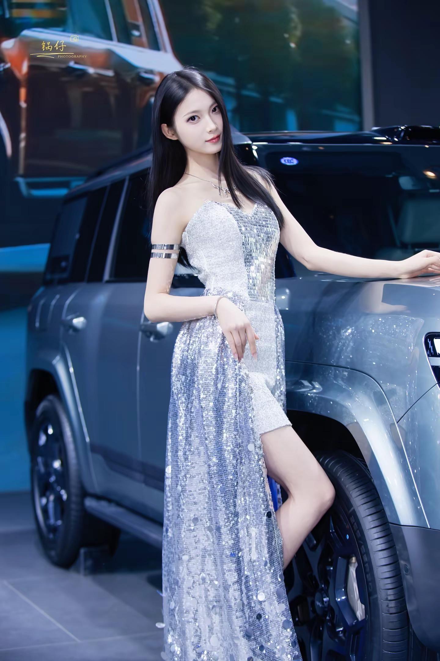 出境模特：缪欣芮。