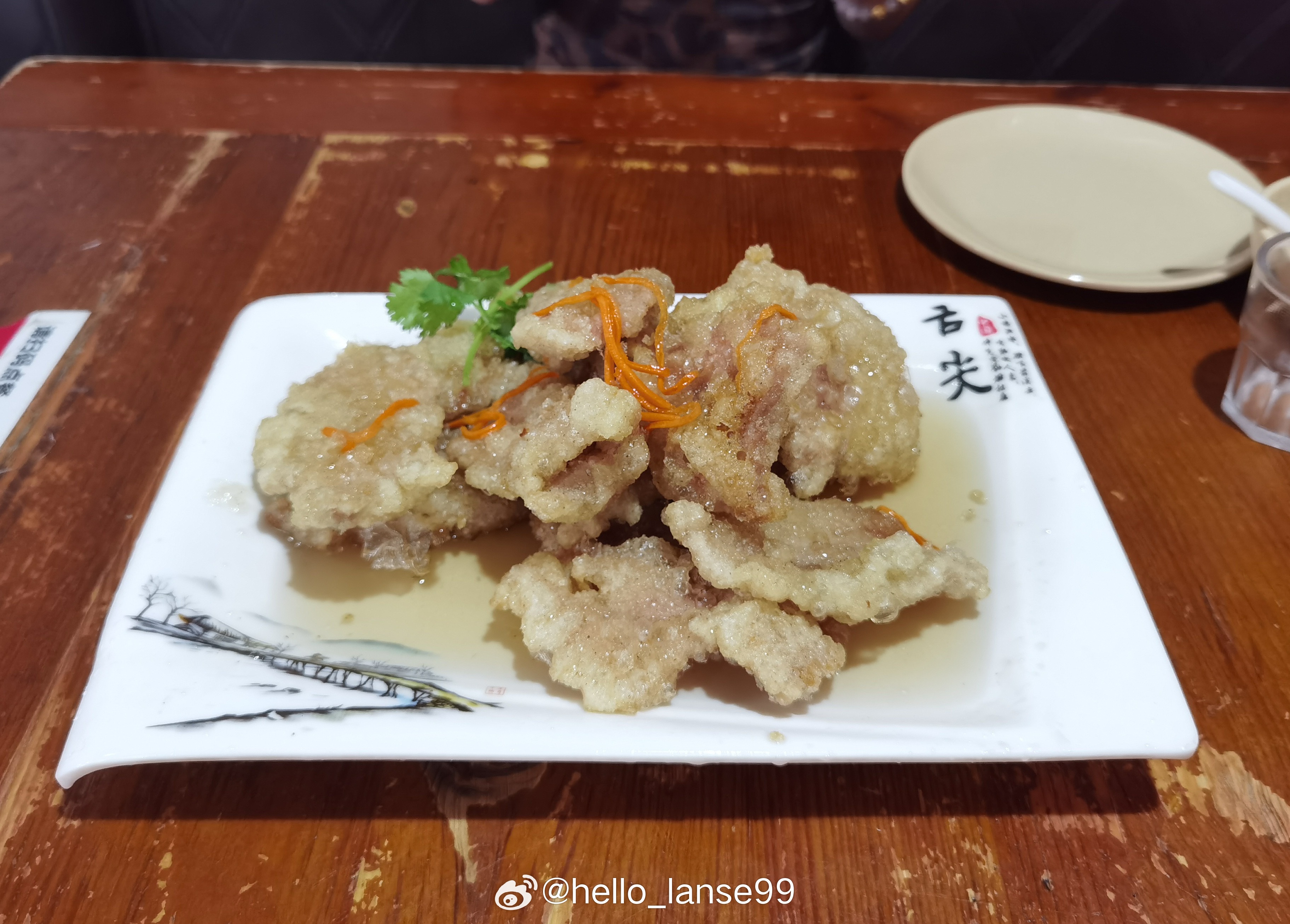 东北的锅包肉还是权威，外焦里嫩，没那么甜没那么硬，外面很脆，里面肉真的...