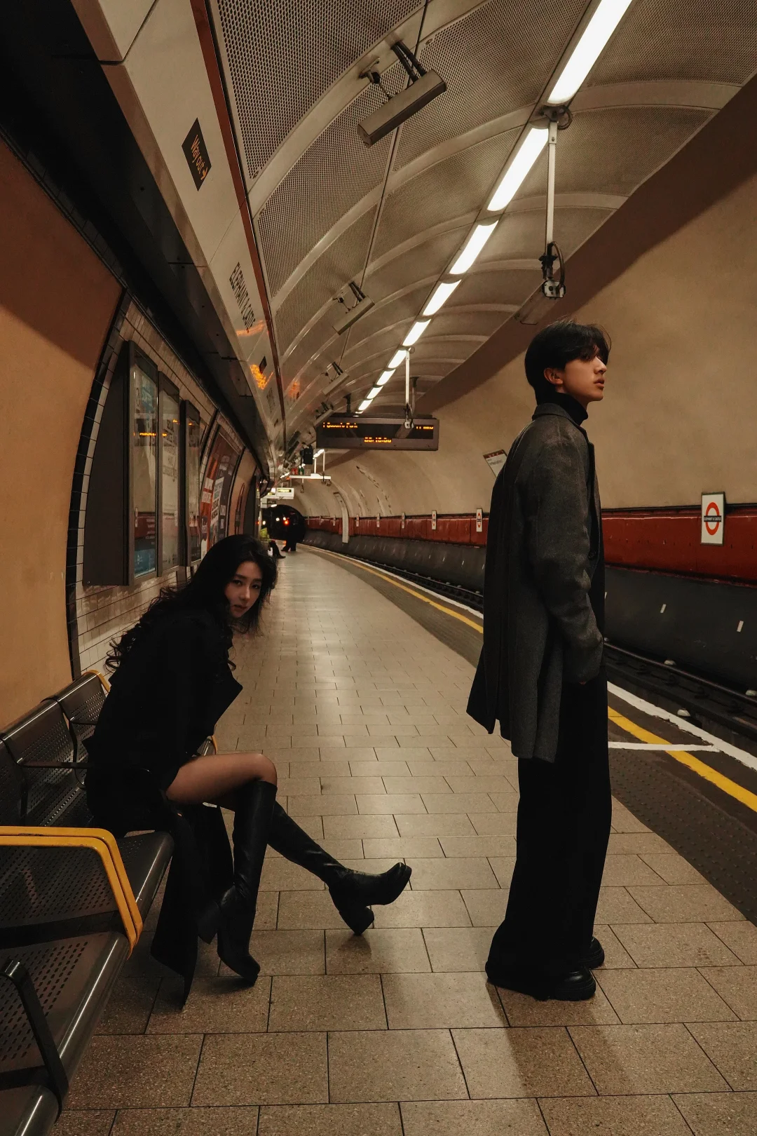 是谁喜欢在一百年前伦敦的包浆地铁拍照