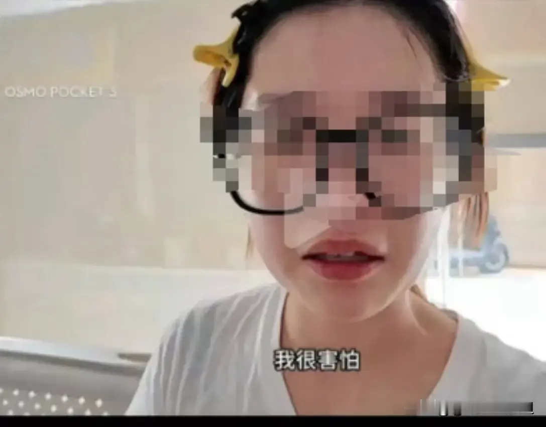 …就在刚刚，看了被女子指控摸臀男童的父亲已发声，我看大家都挺支持
这位父亲的！我也感觉小熊做的有点过头了！

因为我看了很多人的评论，这位小熊女士不是想要流量？想当网红？

那干脆这位四岁男孩的父亲开通直播好了，我想大多数人都是支持他的，开通直播以后表达一下感受，我估计流量会呼呼的，这可能是坏事就变