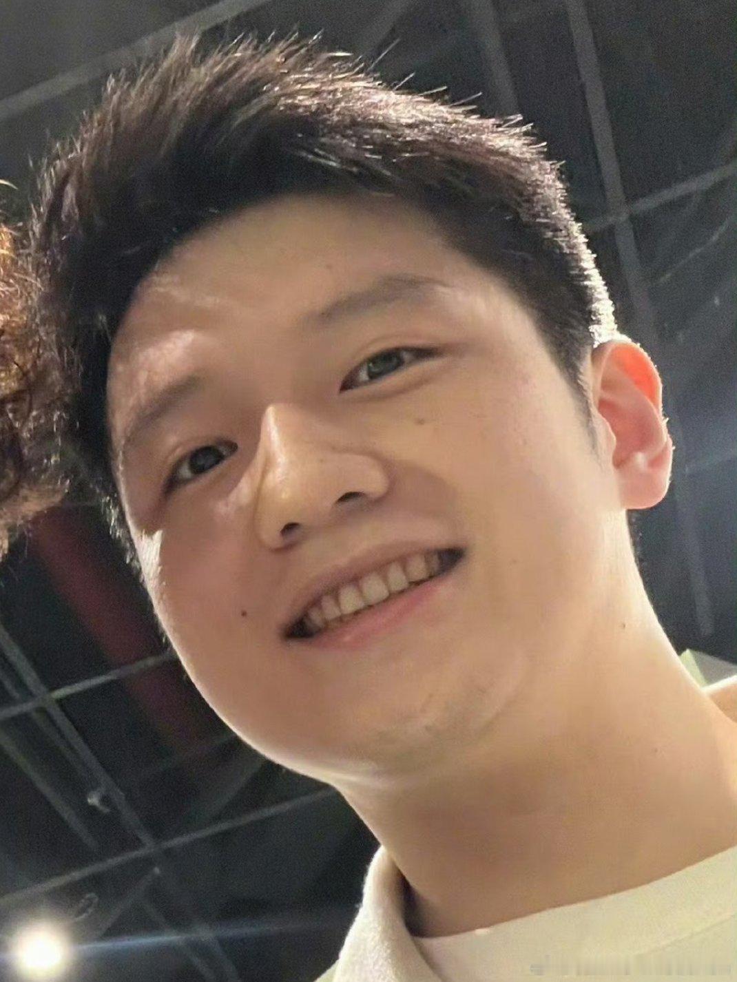 珍咚还发ins吗？球场自拍+观赛小作文呢？不发姐姐要睡觉觉咯 ​