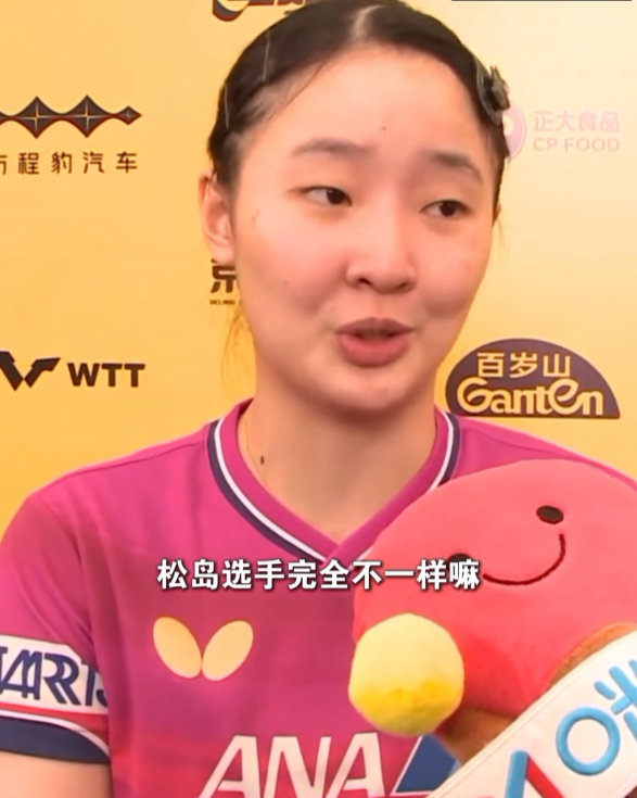 #张本美和用中文吐槽不理解他# 张本美和飞身救球摔倒，松岛就在旁边，连扶一把的动作都没有。一个18岁的女孩，在场上既要打球，又要哄搭档，还要向教练解释搭档为什么不配合。 ​