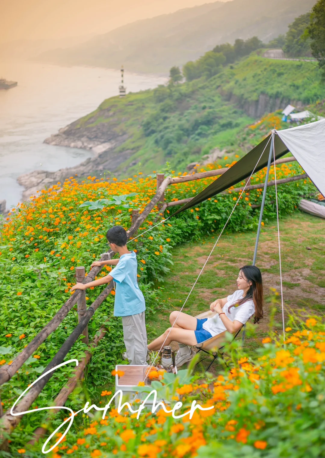 重庆露营⛺开满鲜花的免费营地拥抱灯塔山河