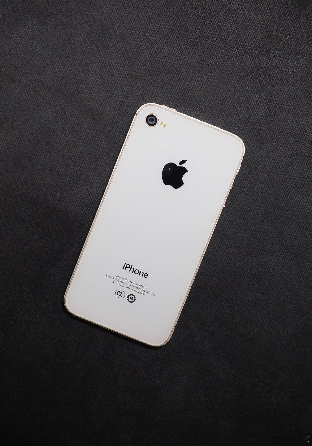 如果论划时代的成分

iPhone  4 
iPhone  6
iPhone  X 

谁的地位最高？👀 ​