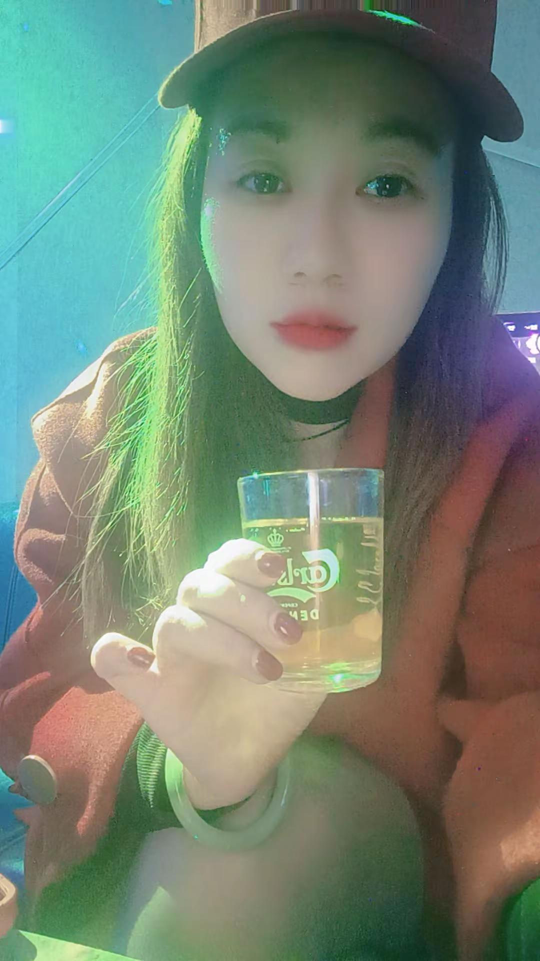 当你把人性看透，你就会喜欢独处，不愿意掺和无用社交，更不会讨好任何人”