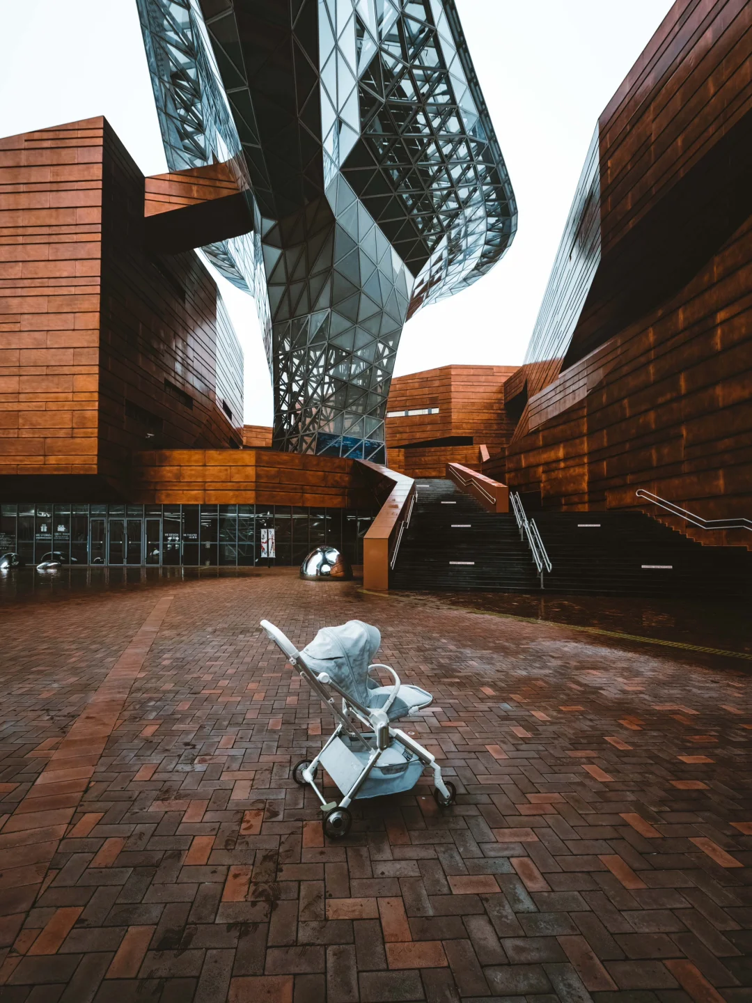 魔都奇幻建筑丨巨型玻璃派大星⭐拍照太震撼