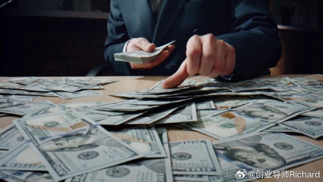 马斯克：明年将向美国每名儿童赠送一股SpaceX股票。马斯克又要送大礼，这次送的不是现金，送股票！

现在美国有7300多万儿童，每人一股，SpaceX现在股价150美元，算下来耗资108亿美元。这不是一笔小钱，但对于万亿身价的马斯克，压力不大。

笔者的猜测，老马送股大概率走“特朗普账户”。这是一箭双雕 ​
