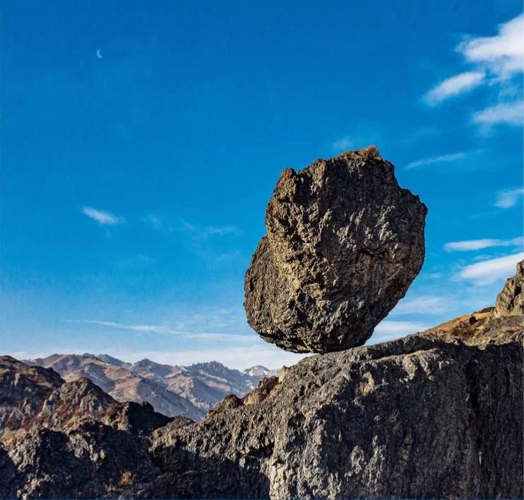 这样的天然平衡石，会不会看得人心头一紧？