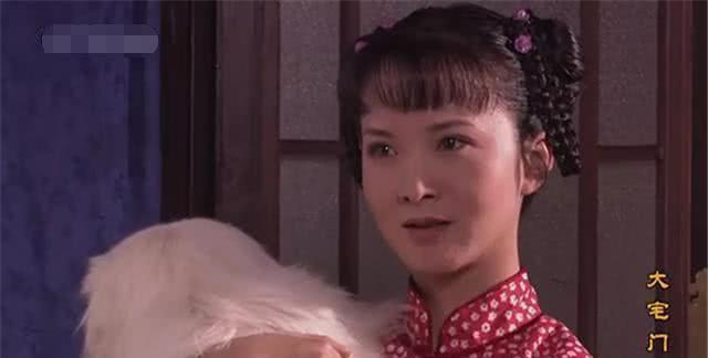 当年，27岁的谢兰嫁给大自己11岁的师小红，两人约好了丁克，不要孩子，因为她的父母是聋哑人，怕隔代遗传，谁料，11年后，已经38岁的谢兰对老公师小红说：“我们还是生一个孩子吧。”

主要信源：（环球网——大9岁老公也是演员，41岁高龄生下儿子，如今才47岁开始显老）

2000年的北京，27岁的谢兰