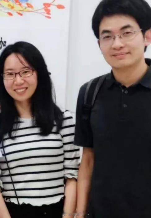 都在说那两个女儿举报女教授破坏家庭、学术造假
那男的呢？
现在是安徽大学副校长、党委常委：付磊
#武大被举报女教授与博导共申多项专利##武大通报教师曾某某被举报##武汉大学 86页PDF# ​