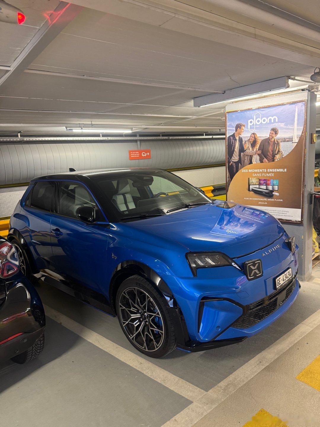 法国人做电动车真是有自己的想法，Alpine A290 GTＳ纯电动小钢炮，220马力前置单电机，0百加速6.4秒，价格在国内相当于理想i9，这配置在国内完全没市场，但运动化车型设计的不错，咱们的电动车五花八门可选择实在太多了 ​