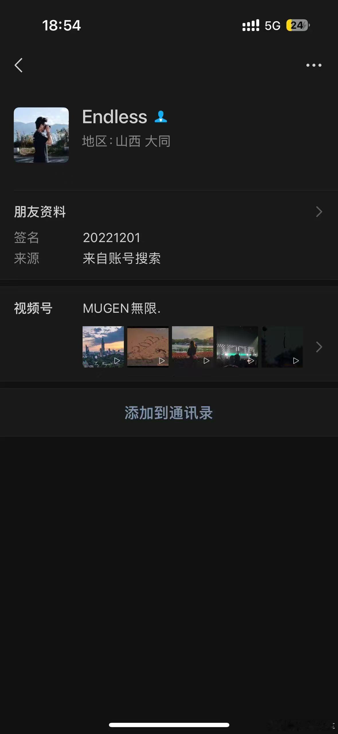 不是哥们，你活不起了吗？

今天小伙伴在佘山 1 号停车拍摄，遇到了一个媒体同行也在拍摄，拍的还是大吉利的 博越 L。

刚开始这哥们还问我们伙伴借了平衡车拍摄，后来在停车场里，这哥们拍动态，把我们的电池盒压坏了。

到这里都很正常，压坏了也不是故意的，人家也说可以赔，后面加个微信，一切都极 ​