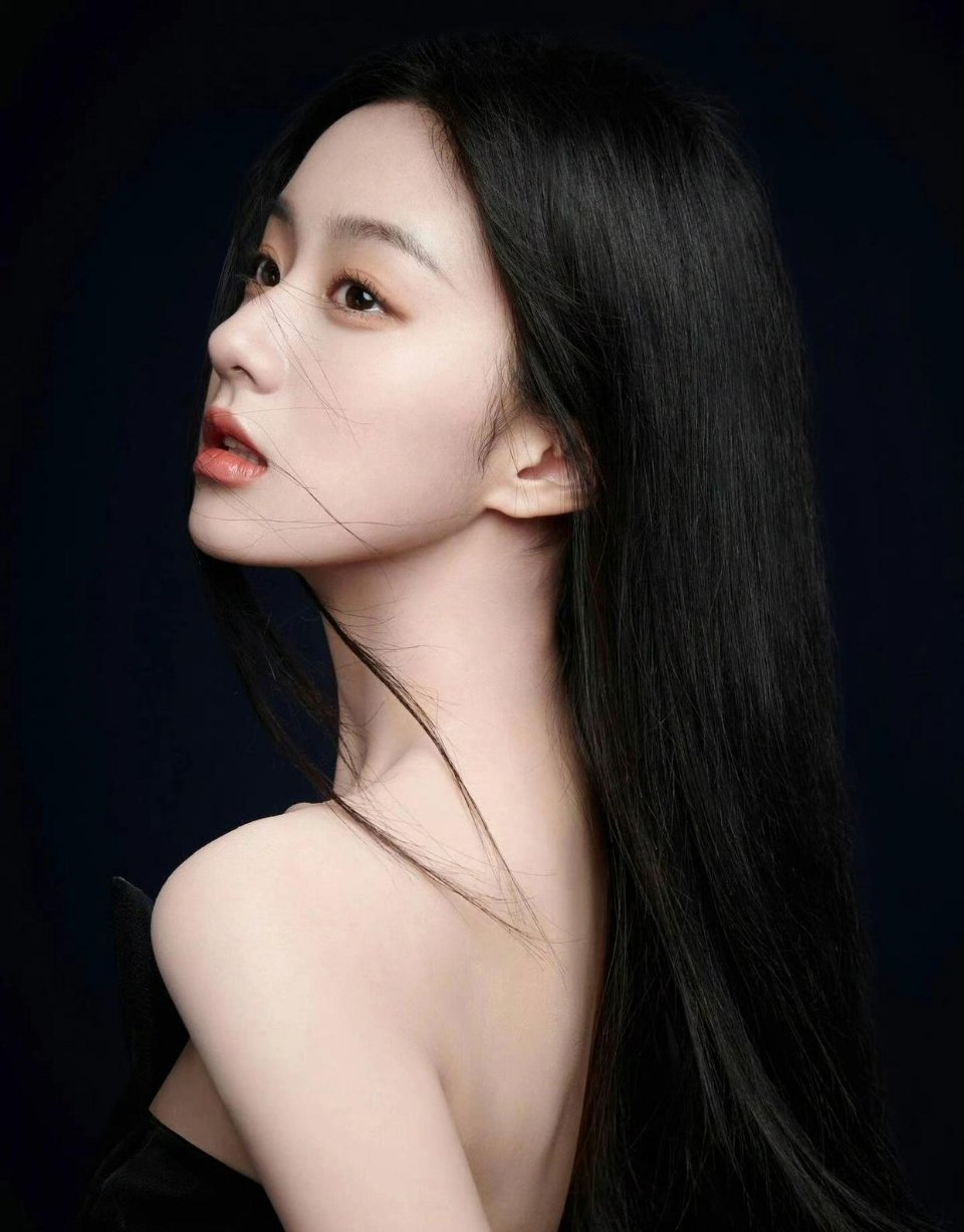 #包上恩[超话]#包上恩，黑长直永远的神 ​
