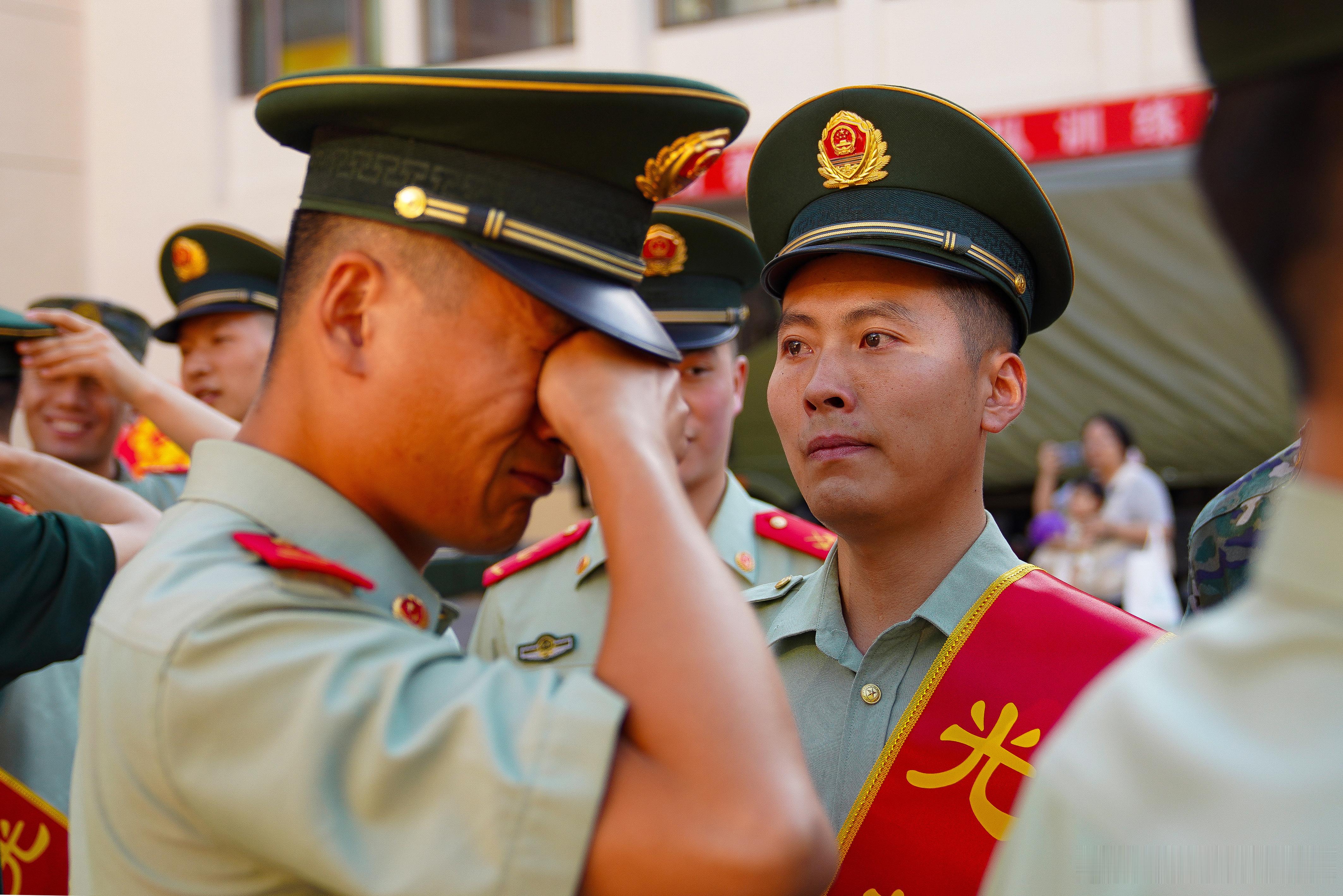 【卸甲荣归 军魂永驻——武警北京总队执勤第六支队举行向军旗告别仪式】军...