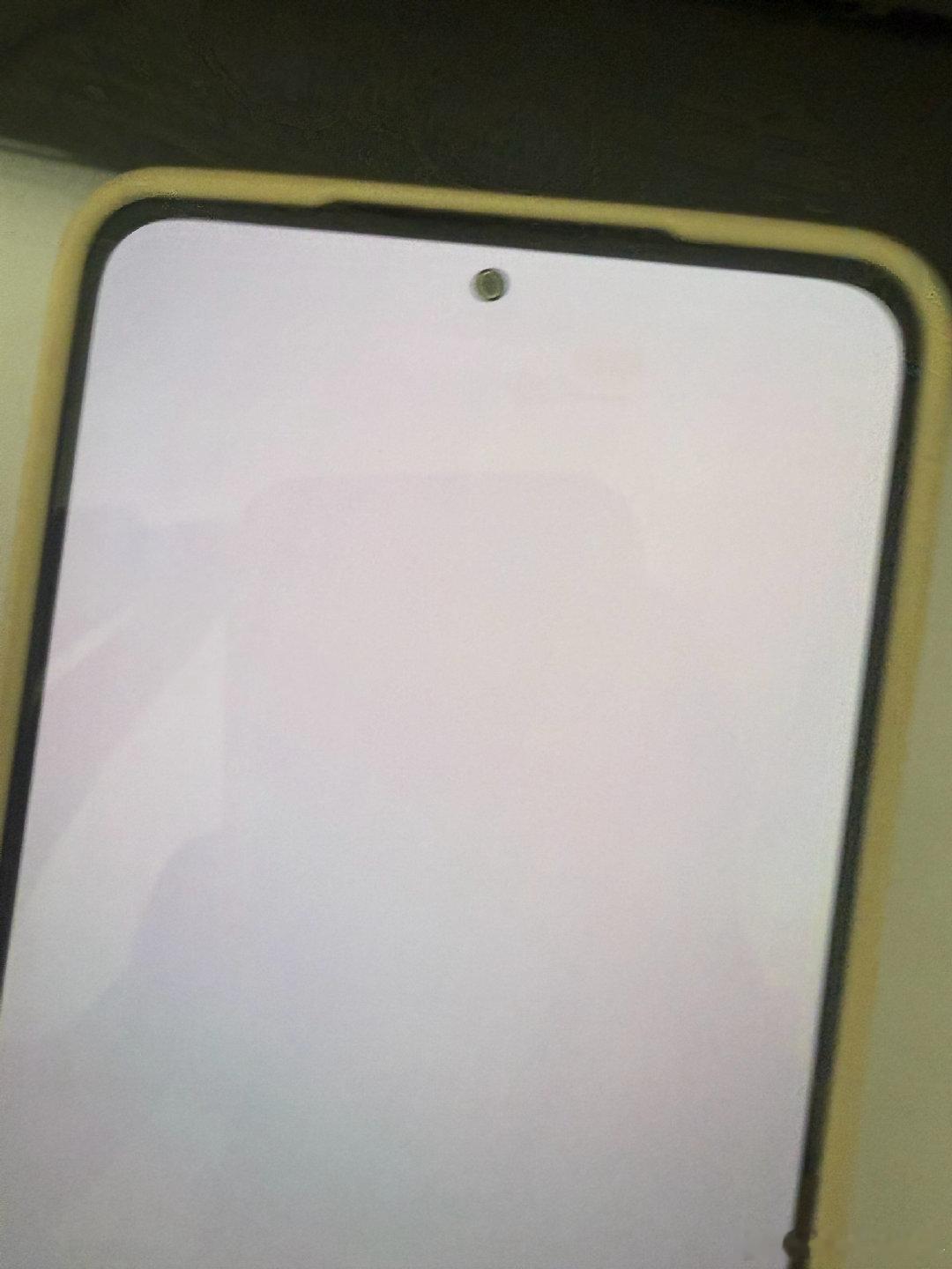 #二手手机[超话]#  520R。  Redmi K40｜8+128G（支持内存扩展8+4GB）
日常待机续航稳定 电池耐用适合当备用机
整机功能全部正常，无锁无账号，无进水无大修，全部原装 显色正常 右上角轻微烧屏但不影响
实拍图如实展示，所见即所得 不接受议价 ​