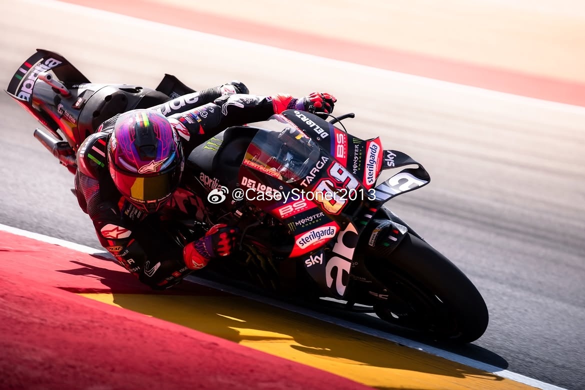 豪尔赫·马丁（Jorge Martin）：“我没有抓地力：我得再多练练泥地滑行（Flat Track）了”

​“明天换用中性胎后，我们会争取弥补这一点。第五名的成绩比我预期的要好。”

​豪尔赫·马丁在阿拉贡周六的冲刺赛中努力将损失降到最低，最终跟随在佩德罗·阿科斯塔（Pedro Acosta）身后，以第五名冲线。

 ​