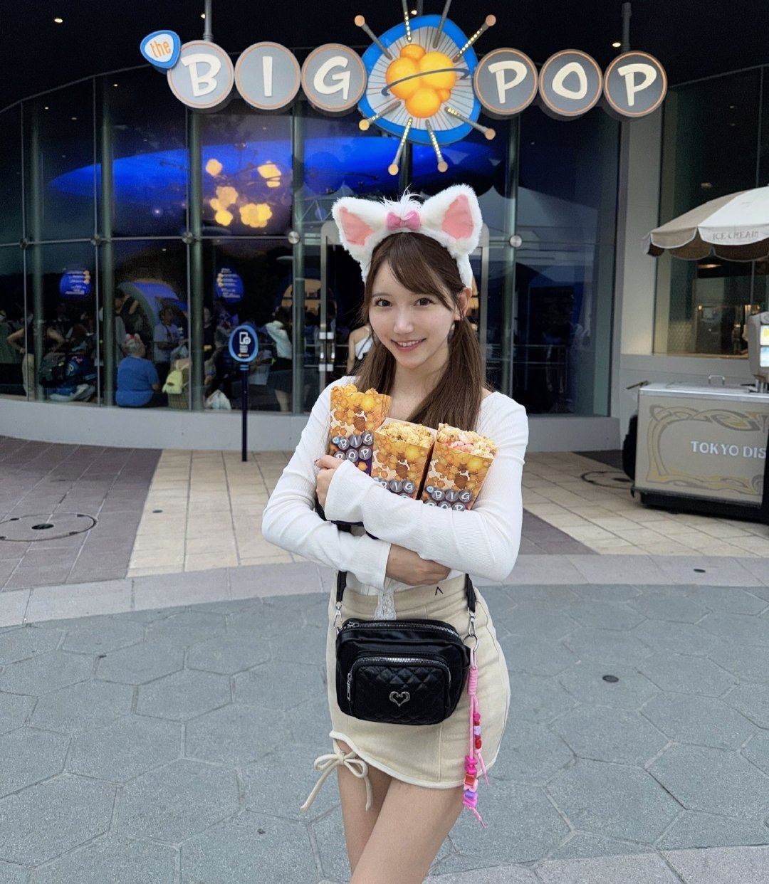 #下午看华为晚上等小米##华为小米同日发折叠屏#
看来今天真够热闹啊，先买几盒🍿吃瓜[吃瓜]。 ​