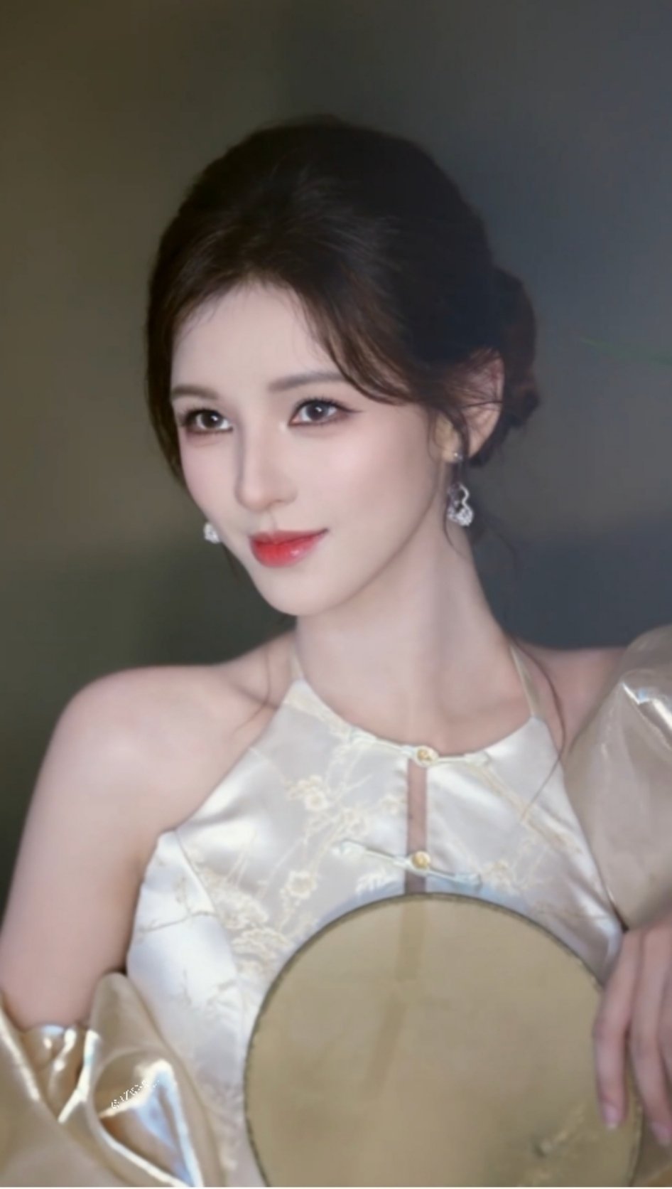 #张予曦[超话]#

天青色等烟雨/壁纸

#张予曦露背身材# ​