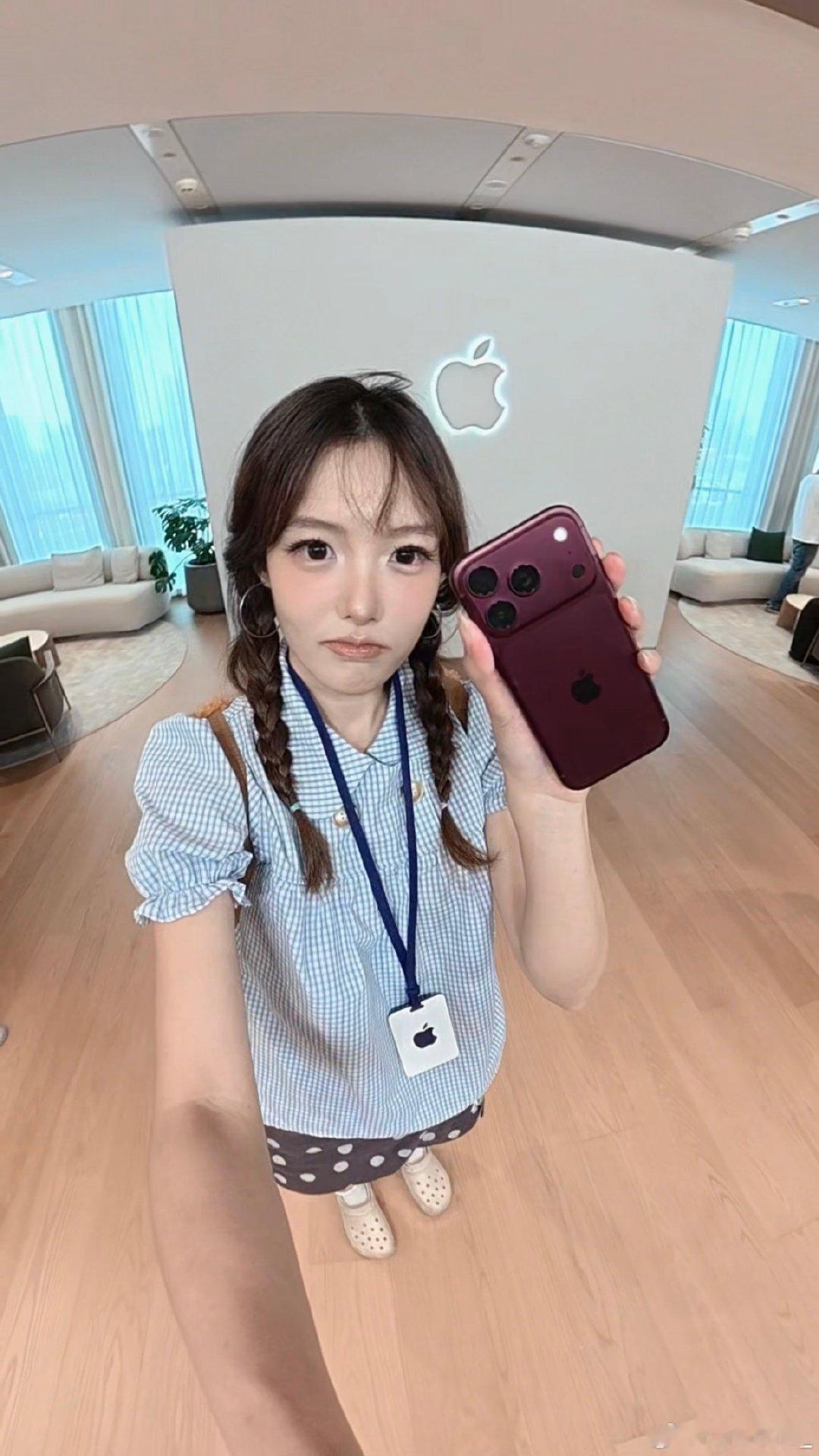 豆包豆包
在我的手上生成最新款iPhoneDuo折叠屏手机
要白色的

#极限24h往返苹果新机体验会 ​