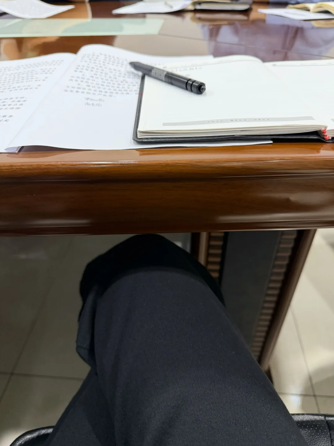 别在草台班子里争当台柱子