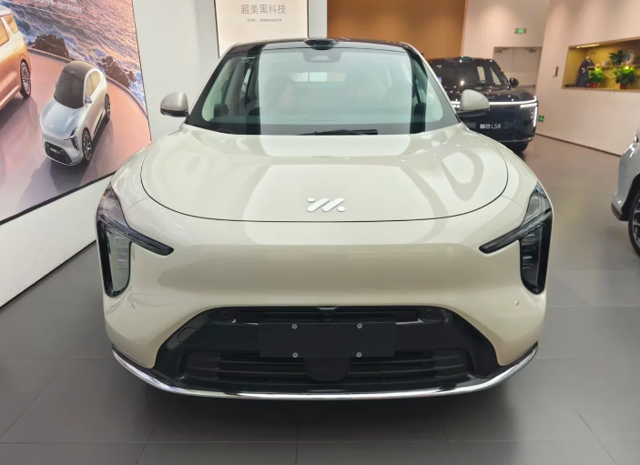 试驾智己 LS6：好开好停