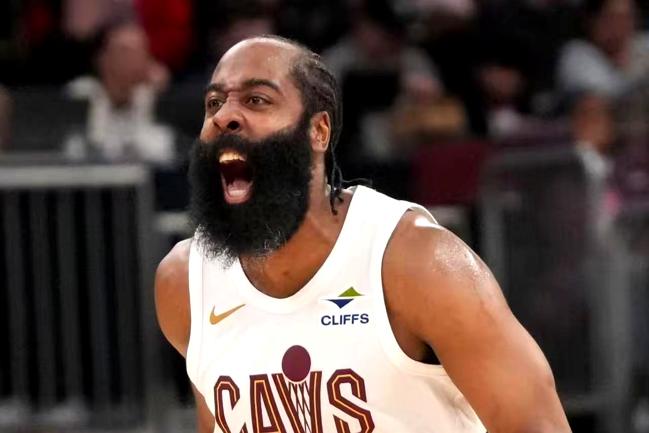 今年这机会，骑士队可真不能再放过了。    开局打得多顺，主场连下两城...