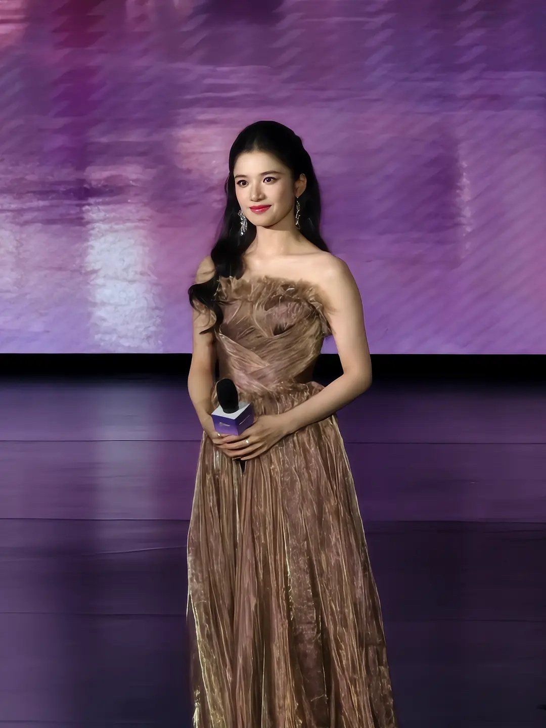 张婧仪比亚迪秦MAX发布会内场
状态好好 好灵动 ​​​