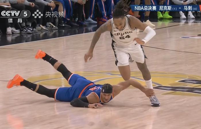 错失绝杀！马刺0-2尼克斯，文班亚马29+9，布伦森25中7，悬念不大...
