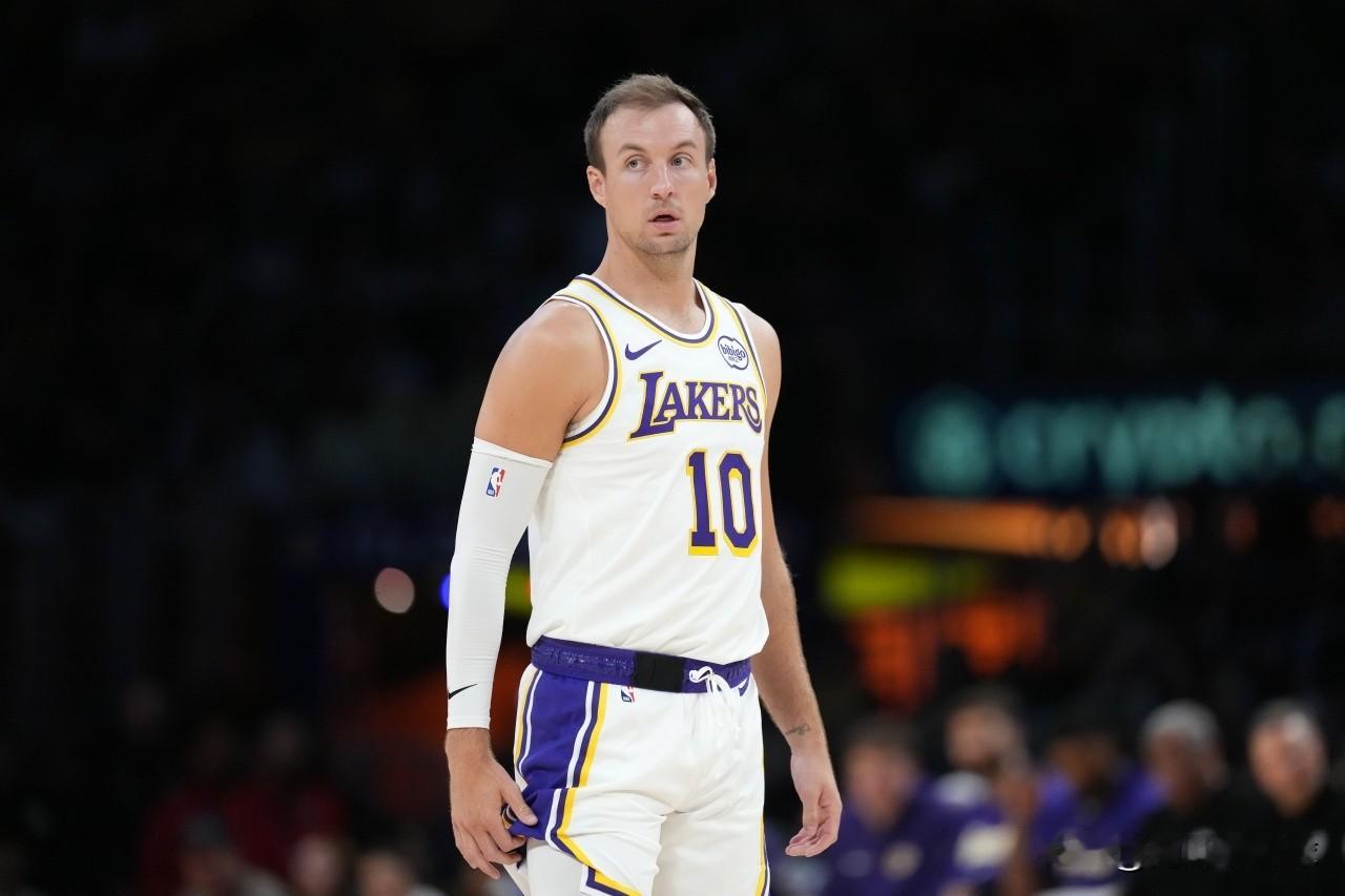 湖人队超级射手肯纳德真是原形毕露了！在今天湖人客场96-115不敌火箭...