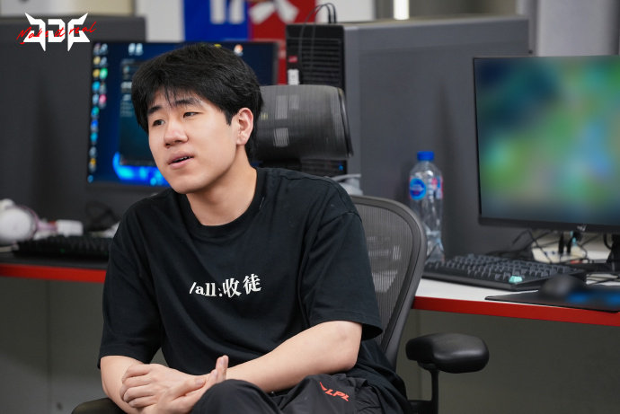 gala四把一次不死，我怎么感觉ig真没那么稳赢了呢

而且很恐怖的是中野这四把除了第一把很懵，后面好像是越打越好了啊

#TheShy等来GALA##JDG冒泡赛复仇WE# ​