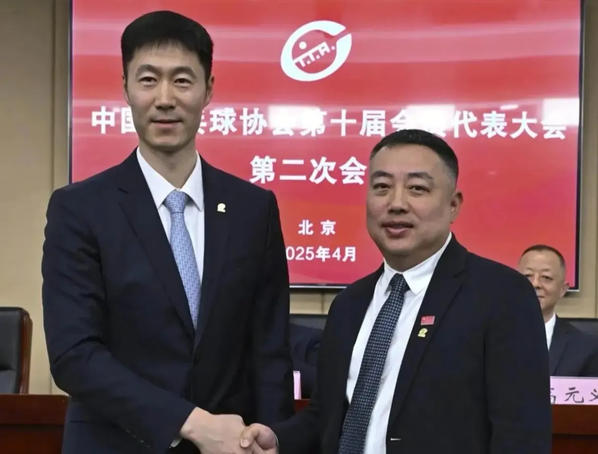 王励勤任乒协主席后国乒有四大变化
王励勤任乒协主席后国乒有哪些变化

     一是国乒优势地位进一步下降，男乒已无优势，女乒隐患明显。
     二是饭圈文化明显受限，饭圈文化影响依然不减。
     三是青年球员开始受到关注，拔尖人才没有出现。
     四是训练方式逐渐调整，训练成效看不出