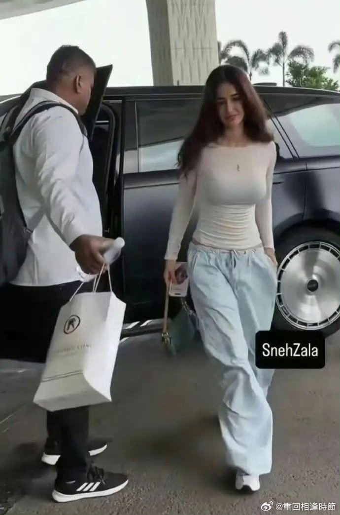 印度第一美人迪莎帕塔尼，身高175cm，体脂率只有12%​​​