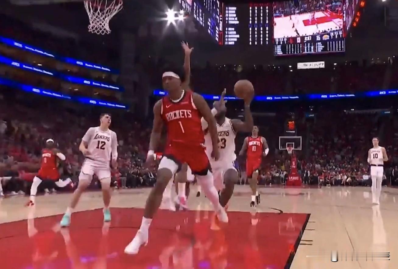 詹姆斯10分8失误，火箭五人上双主场大胜湖人挽救一个赛点，大比分来到3...