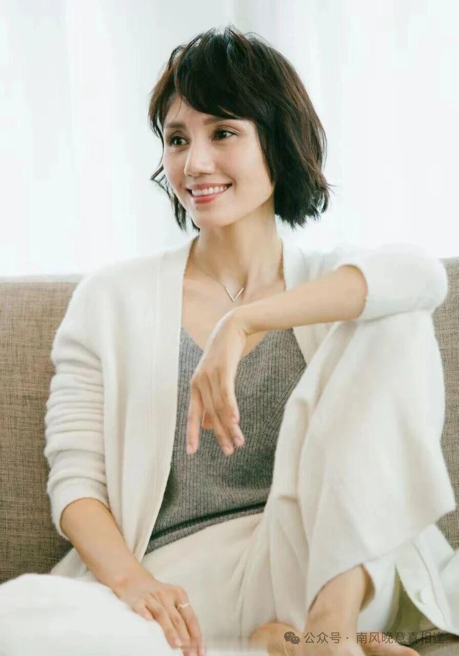 中年才爆红的6位女明星，30+看完不焦虑了
01 · 高叶
35岁，一部《狂飙》杀疯了 跑了13年龙套，演了无数配角，没人记住她的脸 35岁"大嫂"出圈，好饭不怕晚。

02 · 刘琳
49岁，越老越红的"剧抛脸" 20岁拿影后，30岁无戏可拍，40+凭"大娘子"翻红 好演员的春天，永远不会缺席。

03 · 热依扎
37岁，从全网 ​