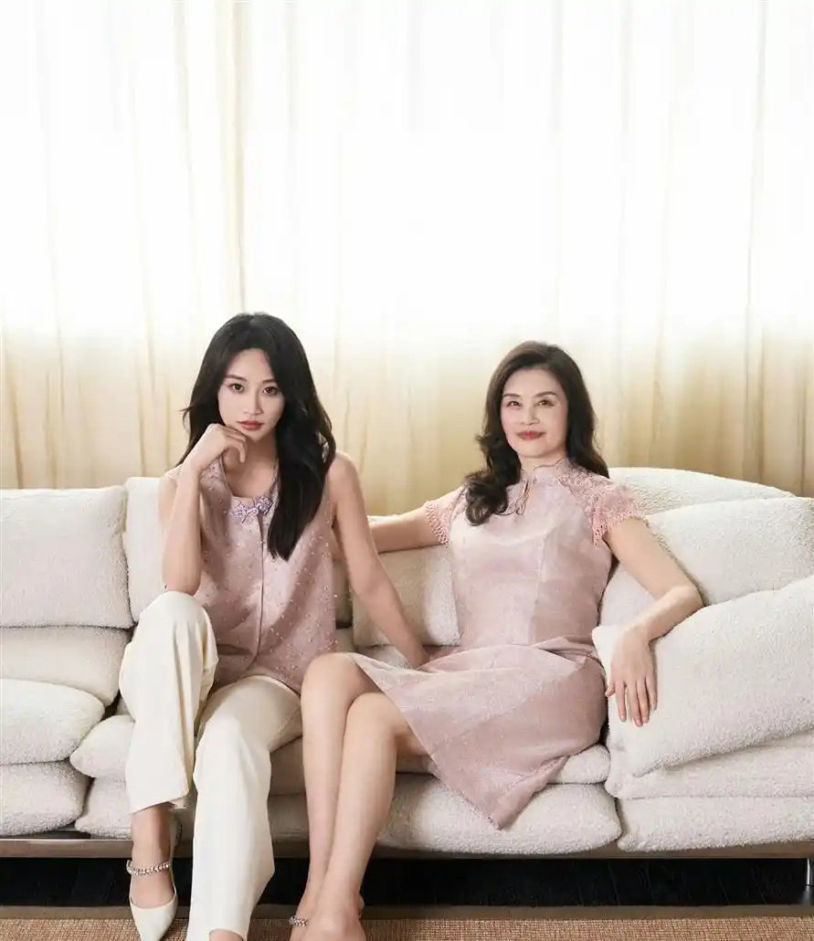 原来她是蓝盈莹的妈妈，离婚后带着女儿嫁给上海富豪，怪不得女儿出演央视大剧 ​