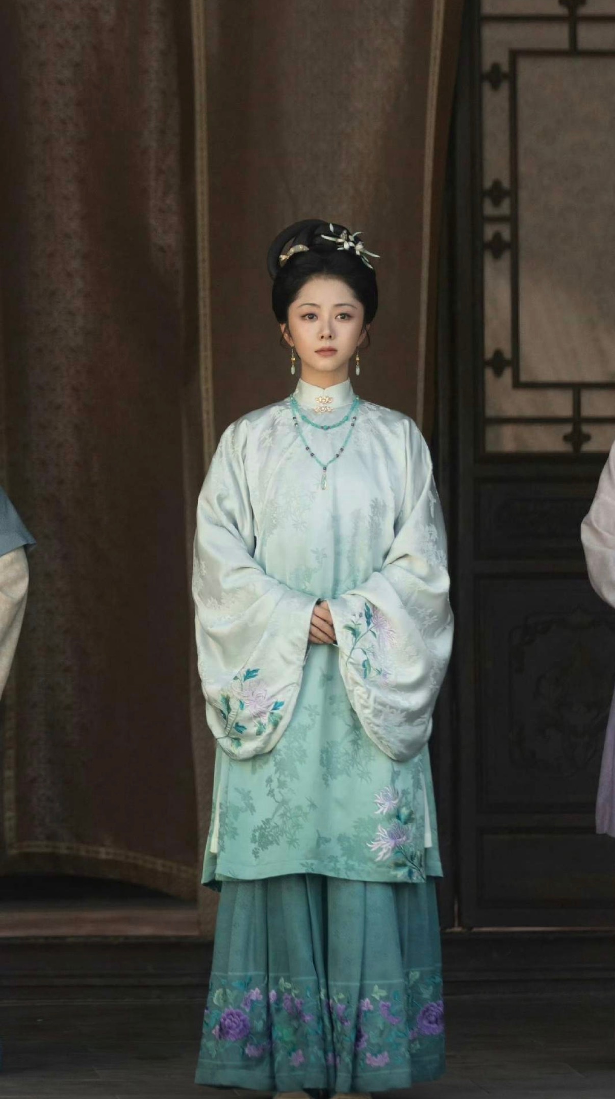 谭松韵，赢得太漂亮了
谭松韵主演的《兰香如故》，数据和口碑都爆了。
在央视八频道的黄金档收视率，超过央一，稳居同时段全频道第一。
同步播出的腾讯平台，站内热度短短几天破3万，成为今年最快破3万的剧集。
口碑方面，《兰香如故》完全是凭扎实的内容破圈。
和疯狂宣传的剧相比，《兰香如故》剧如 ​