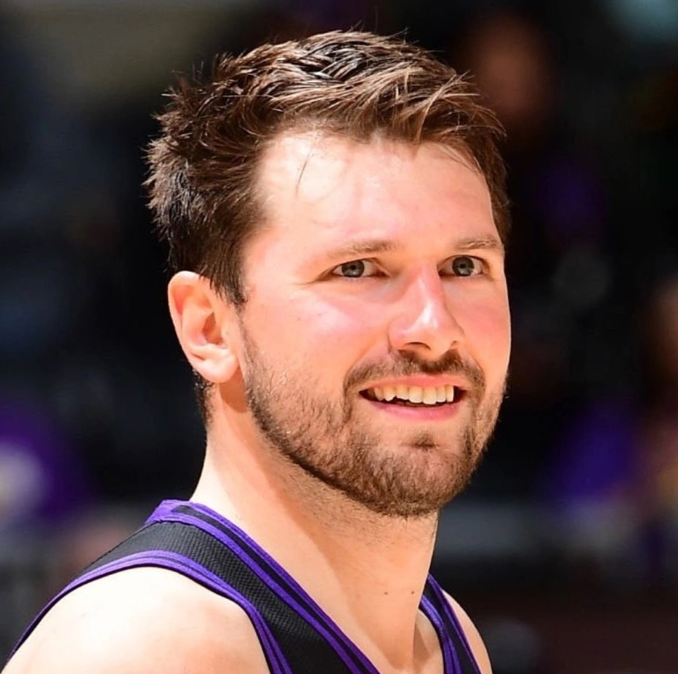 美媒统计现役球员15大单场最强数据表现：东契奇73分居首  美媒NBA...