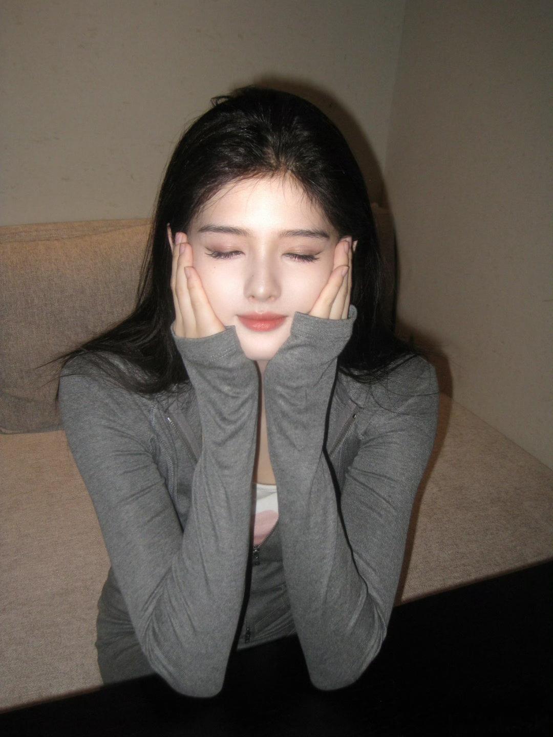 #艾米[超话]#  am#艾米# 💜💜
那就做一只幸福的小猫吧
​