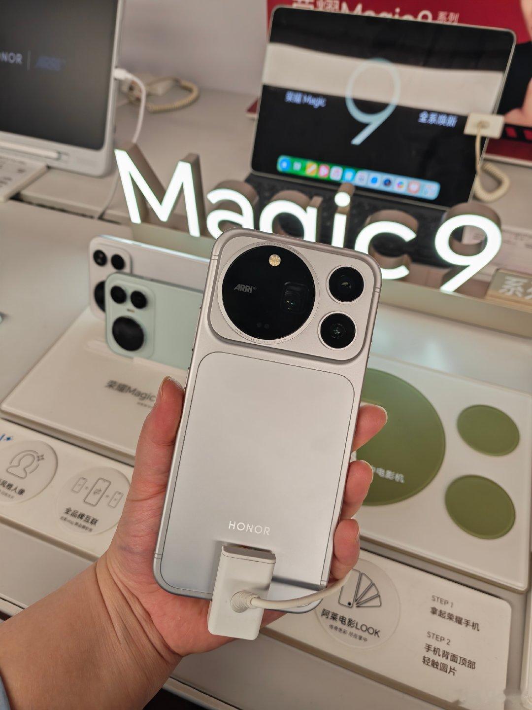 主角登场，势不可挡😎#肖战##荣耀##荣耀magic9# ​