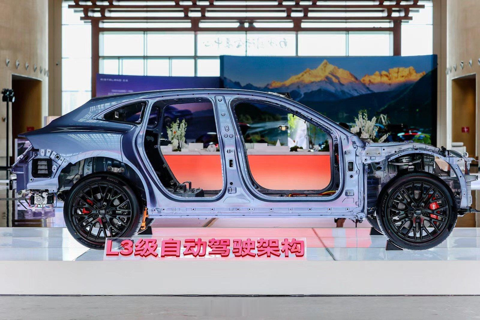 #中国车市[超话]#  起步即搭载L3架构，入门就是智驾天花板。
华为公司高级副总裁、引望公司CEO靳玉志表示：”华为最新最全的、汽车智能化相关的解决方案，能上的全都上了！”#启境GX7起步就是L3架构# #启境GX7搭载华为七大智能技术# ​