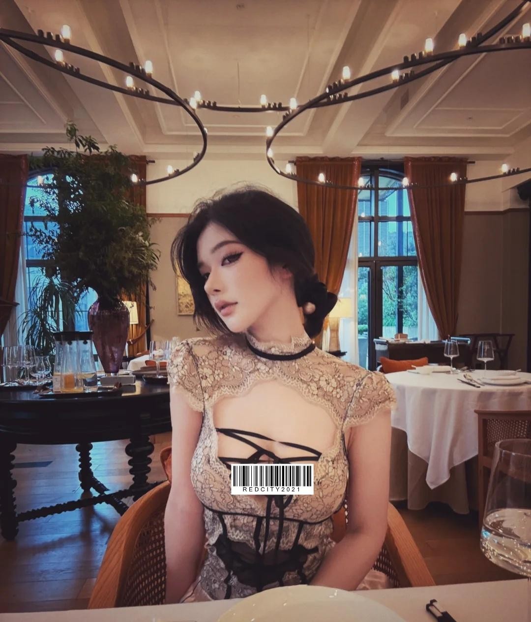 刷到满屏驼色大衣配米白针织，我差点以为手机开了怀旧滤镜。 点进去一看...