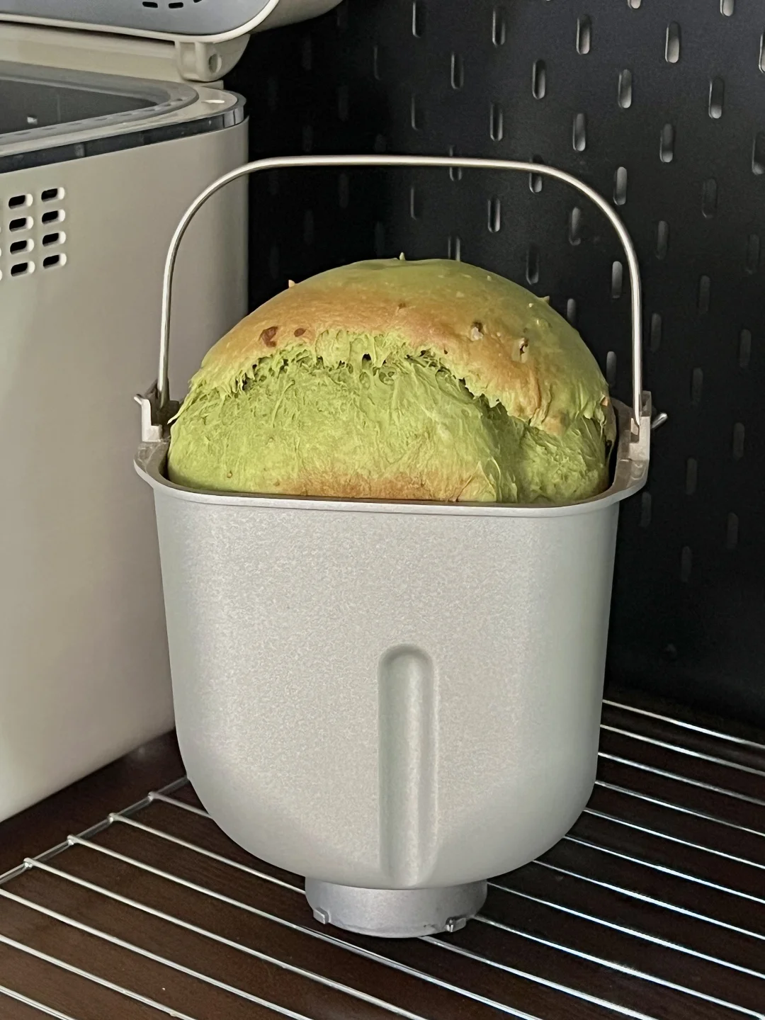 又爆顶啦！！一键出炉～～开心果吐司