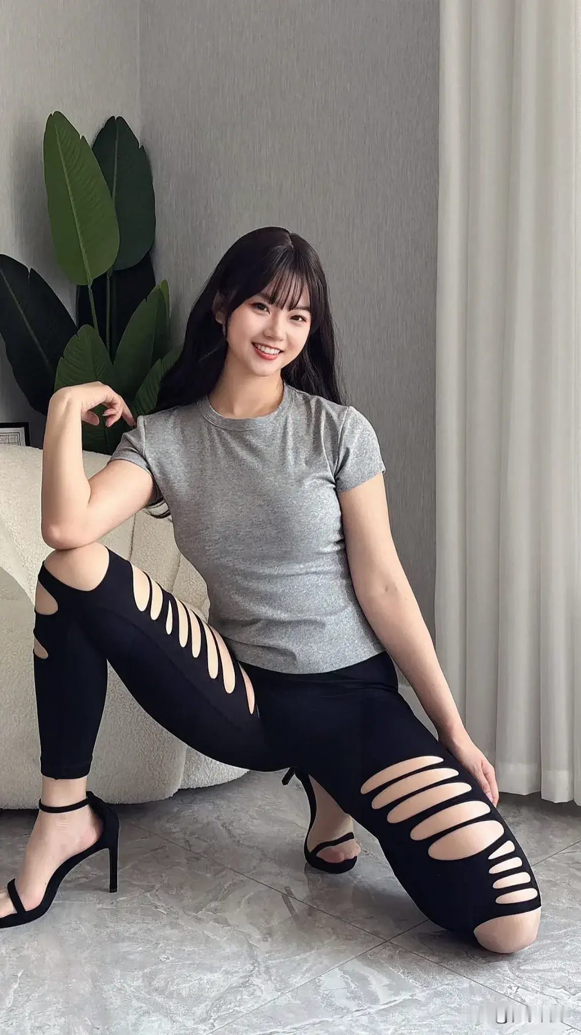 甜美小姐姐，穿着时尚，黑丝袜与高跟鞋的完美搭配，尽显优雅气质！💃🏻...