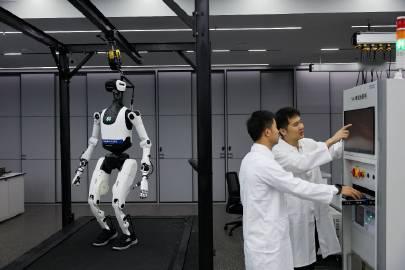 【美国禁止进口中国新型人形机器人】特朗普政府7月28日宣布，禁止进口中...
