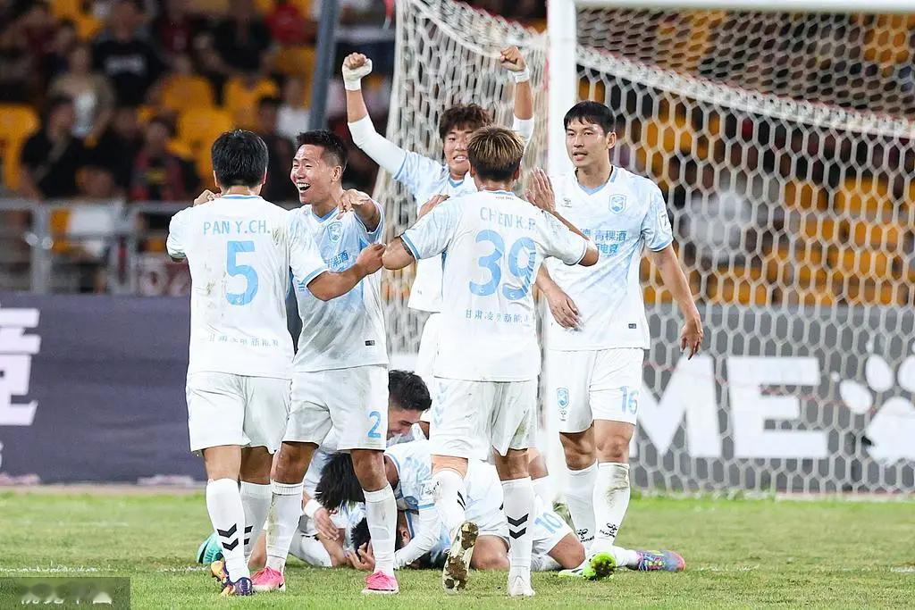 足协杯第五轮，兰州陇原竞技主场2-0陕西联合，晋级第六轮。  按预定赛...