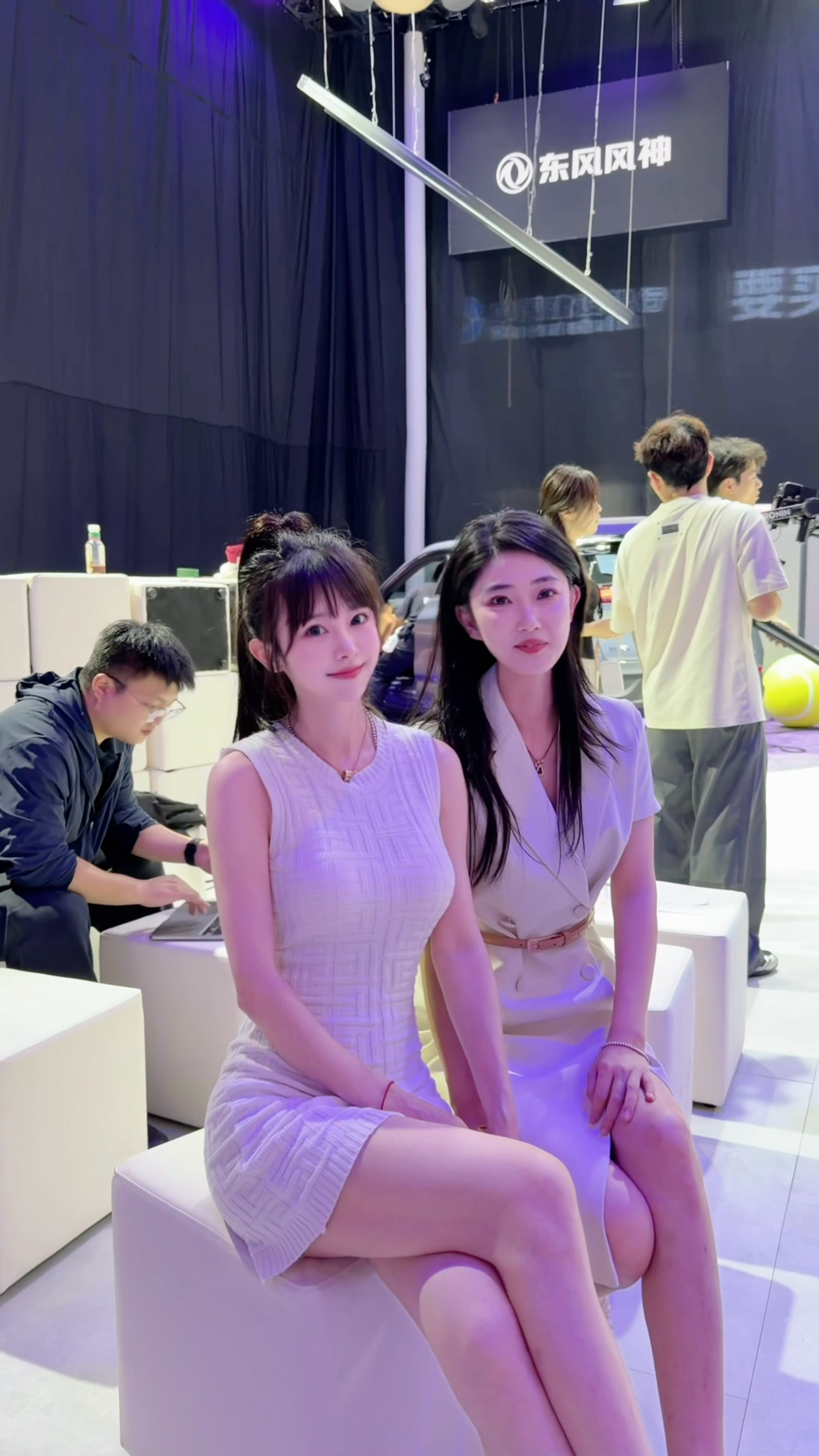 车展上看美女  ​​​
