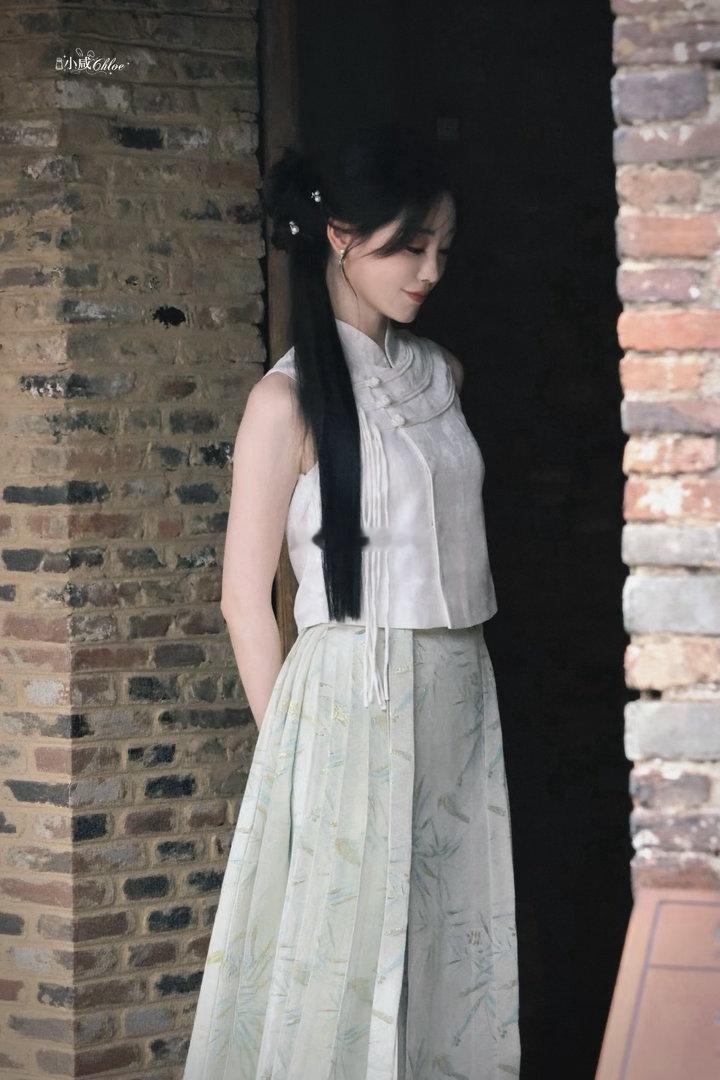 #祝绪丹[超话]#  每张图都要保存的程度啊。。[送花花][送花花] ​
