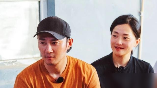 离婚，她带走孩子，卡里只剩几万块。房子，没要。
郭柯宇跟章贺那场婚，离得让人看不懂。十年全职主妇，婚前自己拍戏攒下的家底，去哪了？没人提。只看到结果：抚养权归她，现金几万，房产放弃。
当时都说她傻。一个女演员最好的十年，全扔在家里，最后净身出户，图什么？
现在回头看，2025年《黄雀》里的花姐