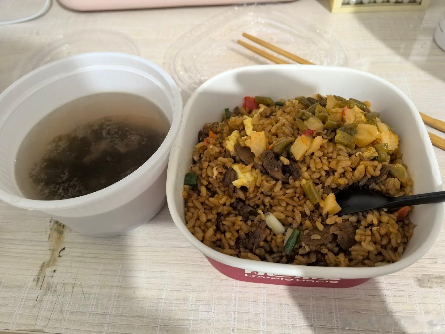 婆媳这碗饭要么就是你忍着一直忍，这样大家都相安无事，要么就是三个人都生气 ​